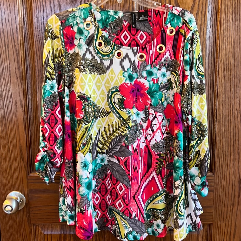 New Directions very nice & colorful blouse.  Size Medium